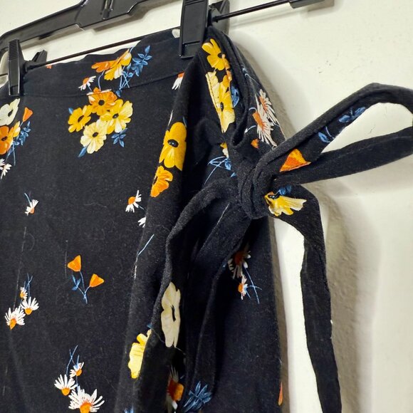 H&M | Black Wrap Skirt with Yellow Floral Pattern - 6 - Picture 5 of 9
